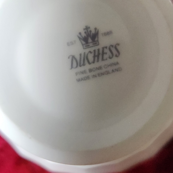 DUCHESS Fine Bone China Tea Cup and Saucer Vintage No Blemishes Made in England - Picture 10 of 10